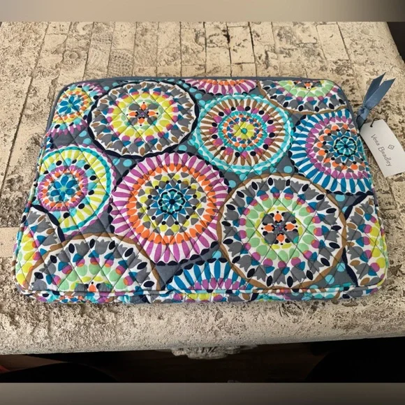 Vera Bradley Sunny Medallion 14” Laptop Sleeve NWT - Picture 2 of 5